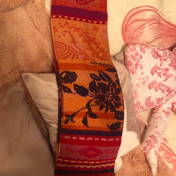 Like new Guillaume de Mons Paris sweater scarf - Picture 2 of 5